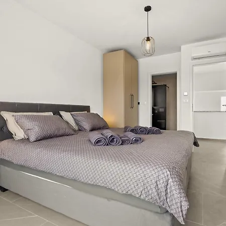 Mia With Private Heated Pool And Sauna Vila