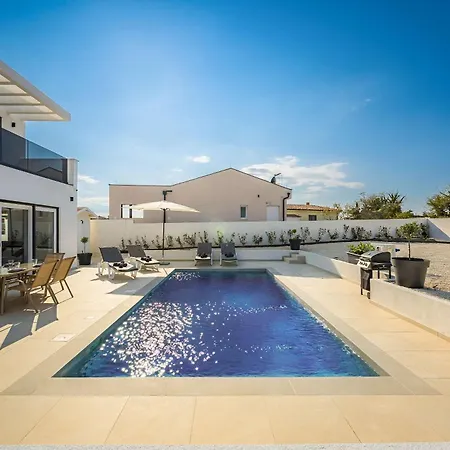 Mia With Private Heated Pool And Sauna Vila Orbanići
