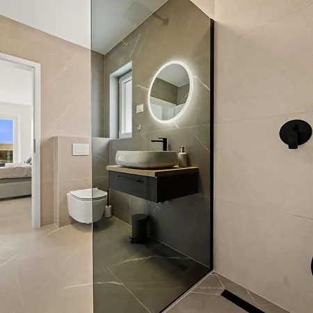 Mia With Private Heated Pool And Sauna