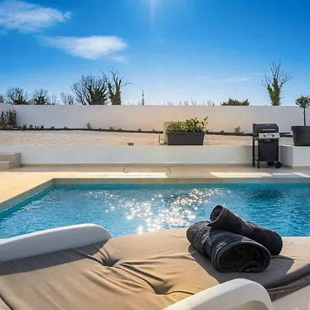 Vila Mia With Private Heated Pool And Sauna