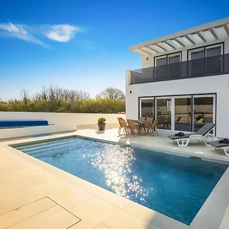 Mia With Private Heated Pool And Sauna Vila *