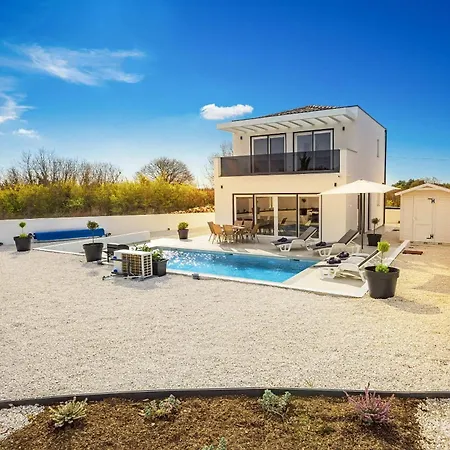 Vila Mia With Private Heated Pool And Sauna